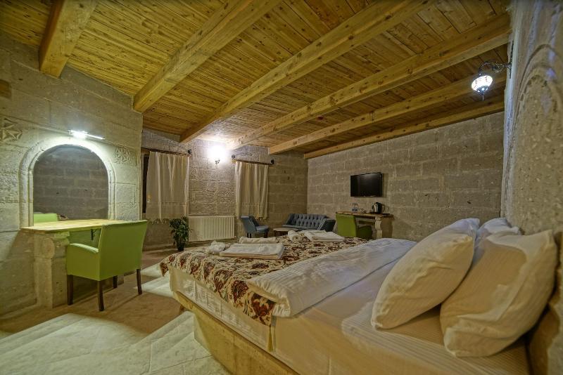 Zeus Cave Suites image