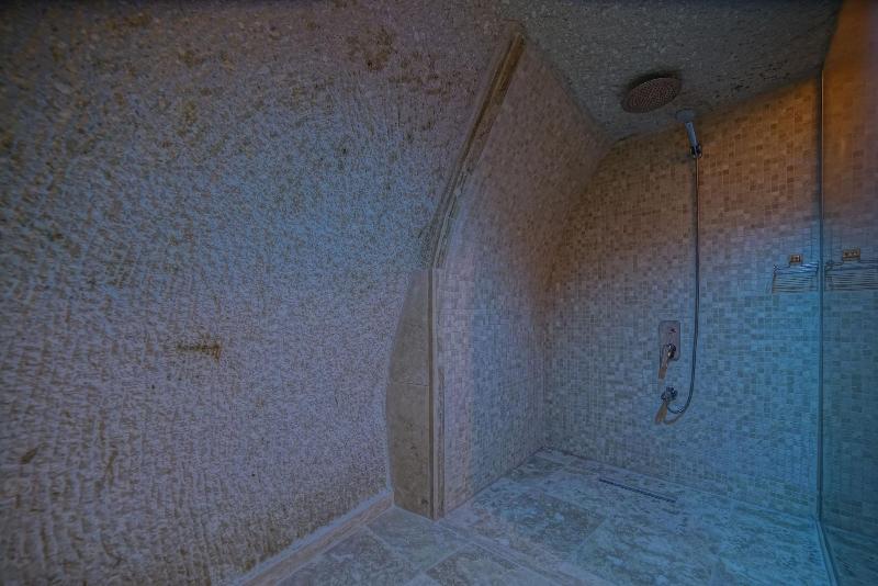 Zeus Cave Suites image