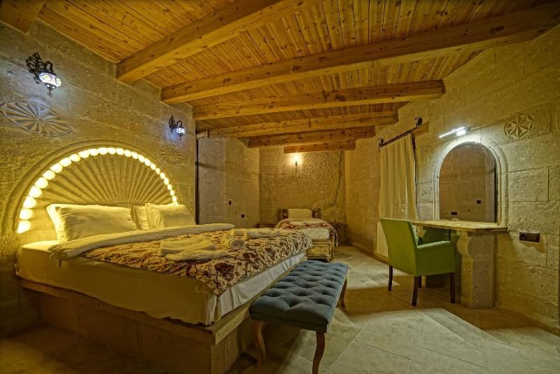 Zeus Cave Suites image