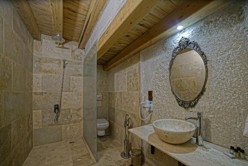 Zeus Cave Suites image
