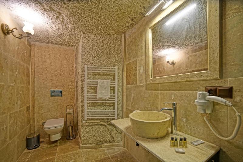 Zeus Cave Suites image