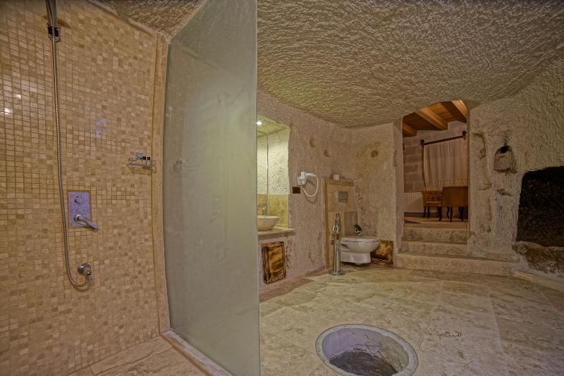 Zeus Cave Suites image