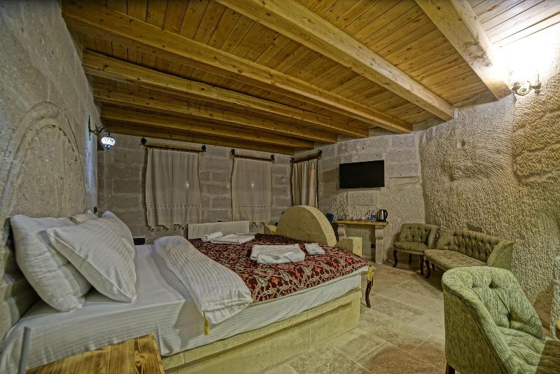 Zeus Cave Suites image