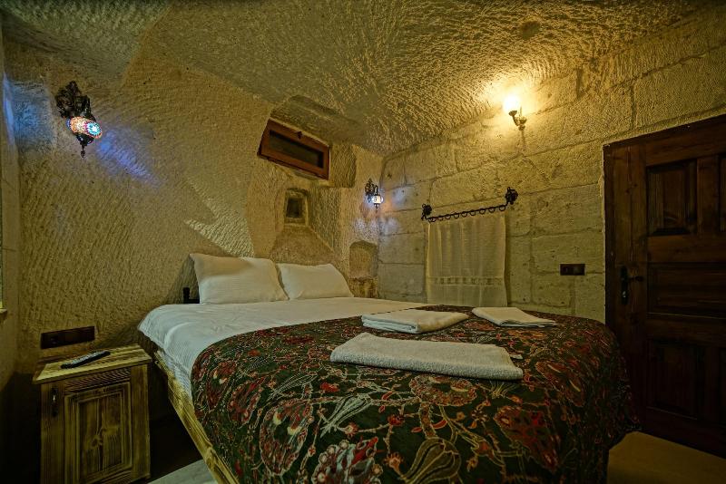 Zeus Cave Suites image