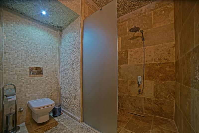 Zeus Cave Suites image