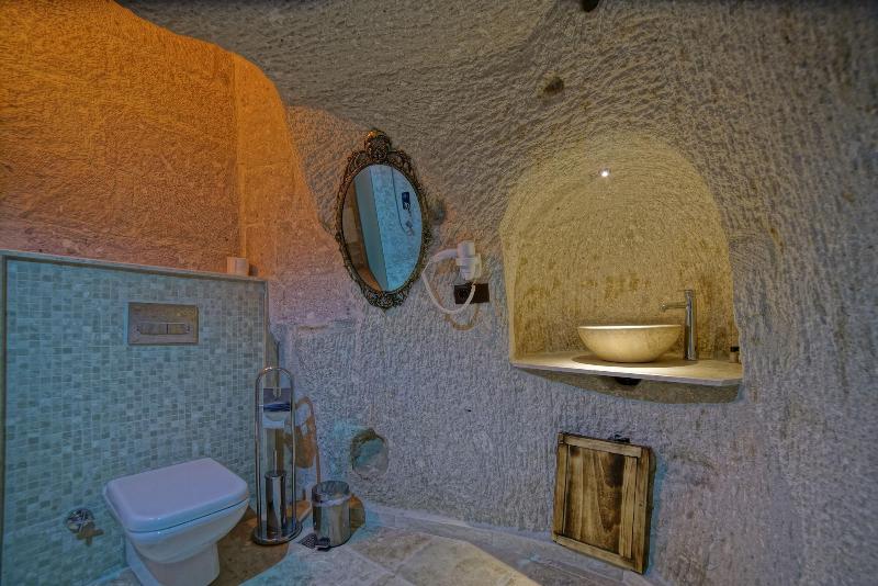 Zeus Cave Suites image