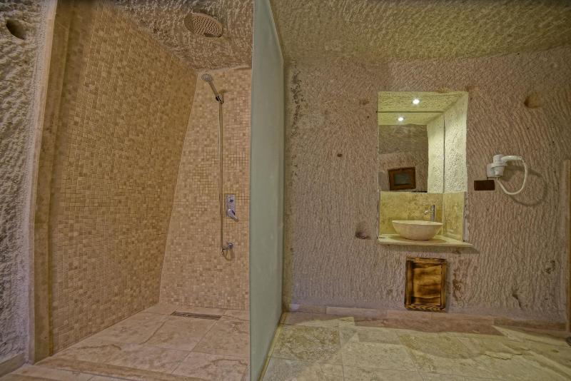 Zeus Cave Suites image