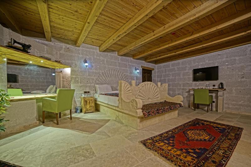 Zeus Cave Suites image