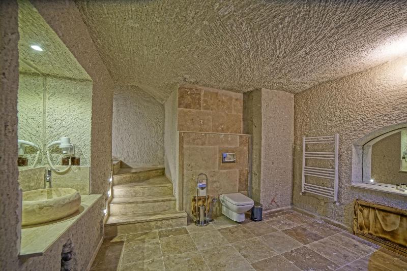 Zeus Cave Suites image