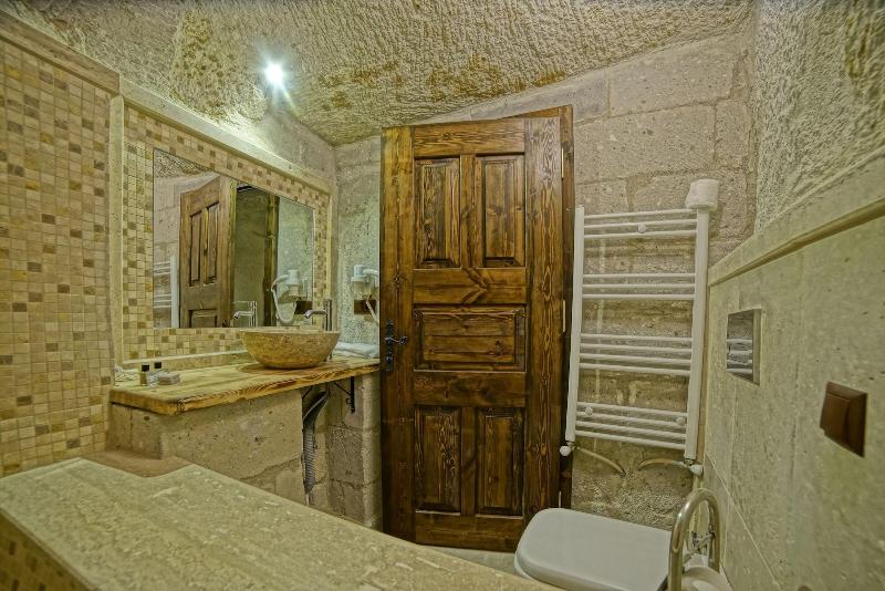 Zeus Cave Suites image