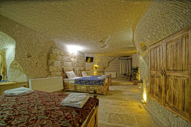 Zeus Cave Suites image