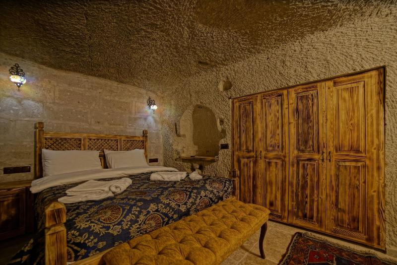 Zeus Cave Suites image