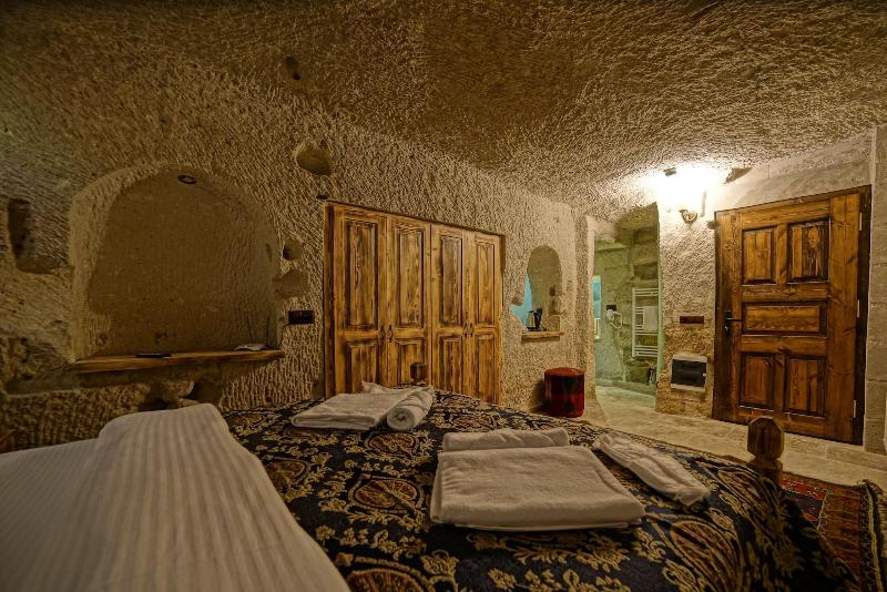 Zeus Cave Suites image