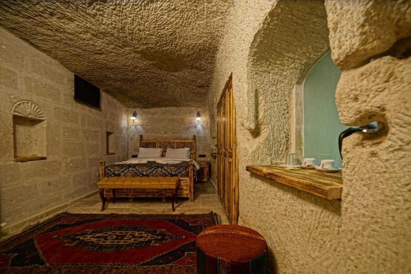 Zeus Cave Suites image