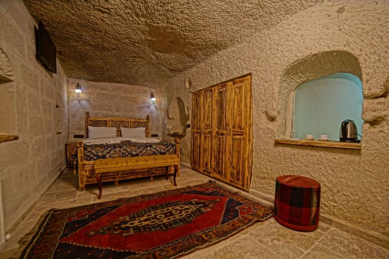 Zeus Cave Suites image