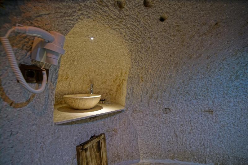 Zeus Cave Suites image