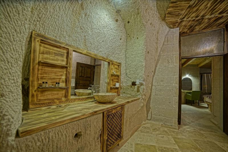 Zeus Cave Suites image