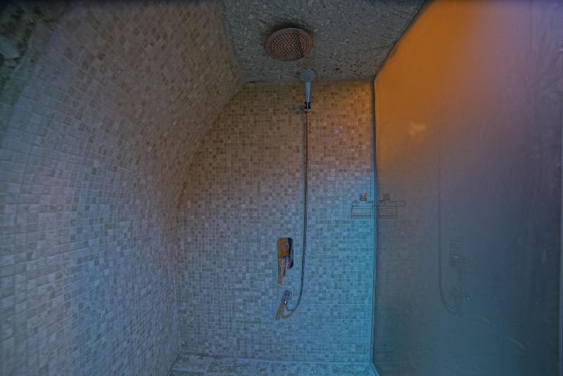 Zeus Cave Suites image