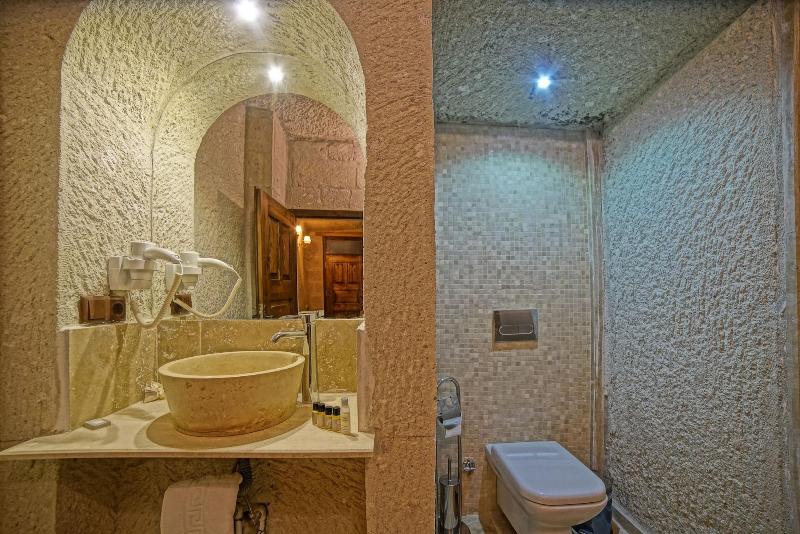 Zeus Cave Suites image