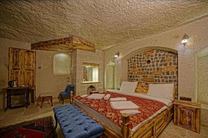 Zeus Cave Suites image