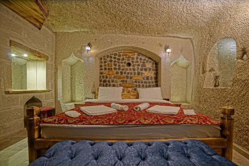 Zeus Cave Suites image