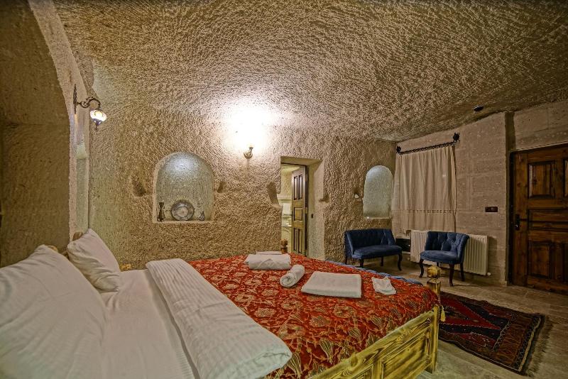 Zeus Cave Suites image