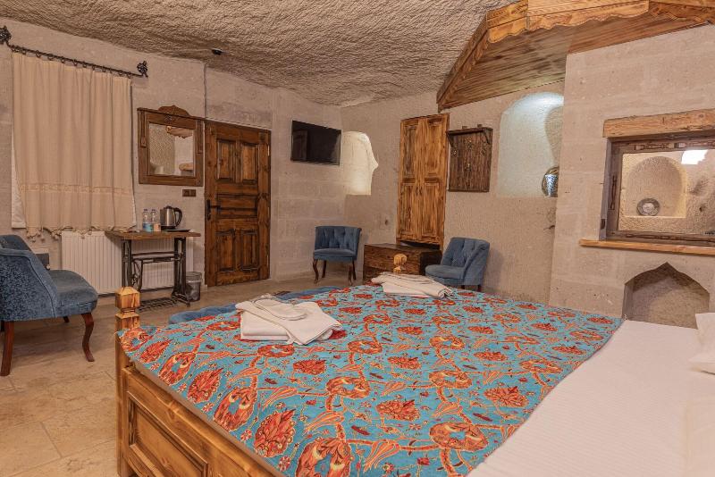 Zeus Cave Suites image