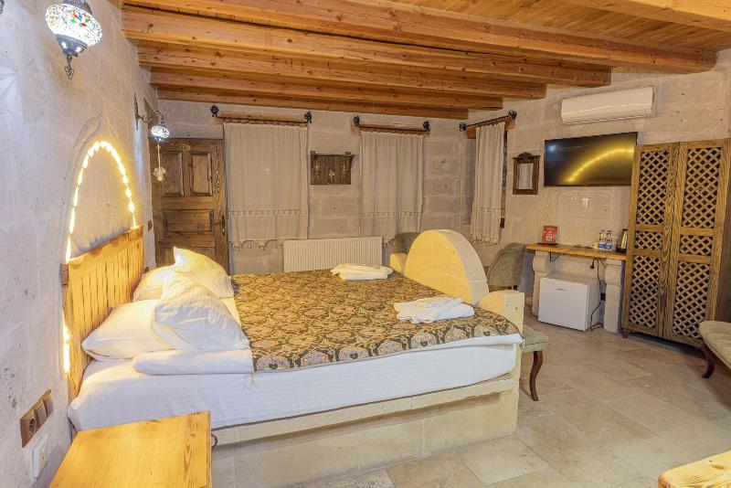 Zeus Cave Suites image