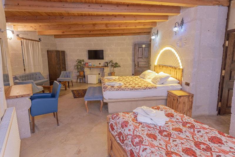 Zeus Cave Suites image