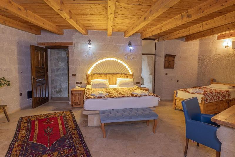 Zeus Cave Suites image