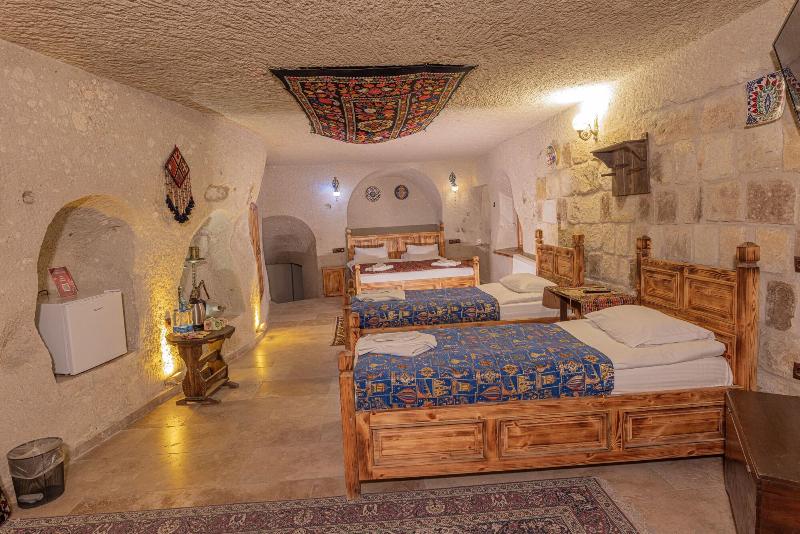 Zeus Cave Suites image