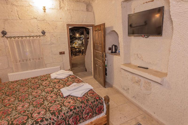 Zeus Cave Suites image