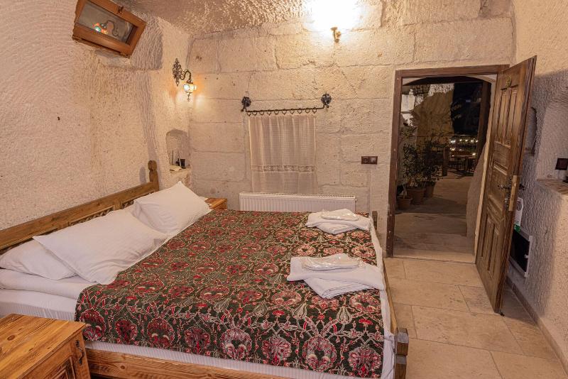Zeus Cave Suites image