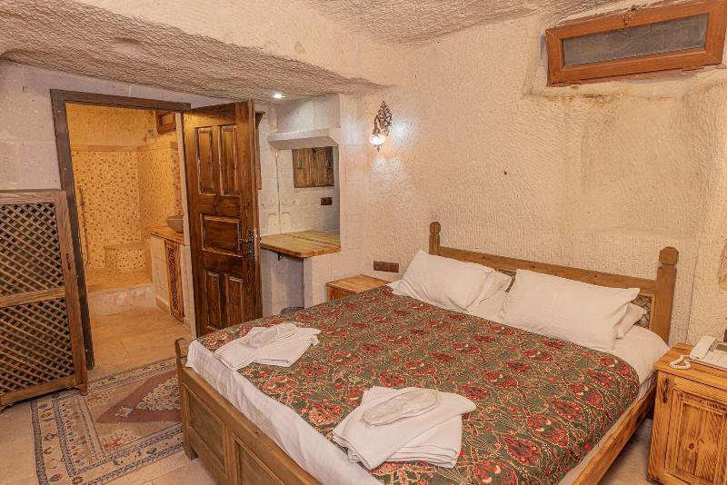 Zeus Cave Suites image