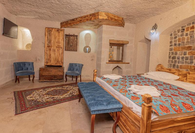 Zeus Cave Suites image