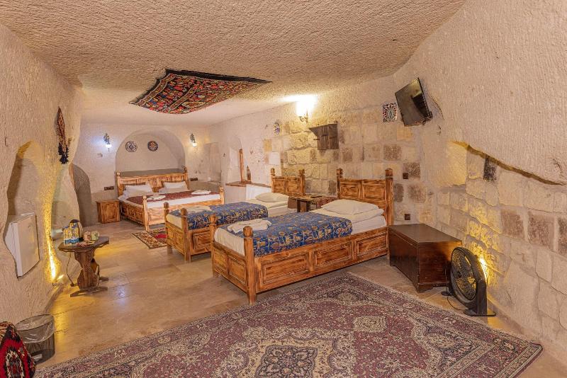 Zeus Cave Suites image