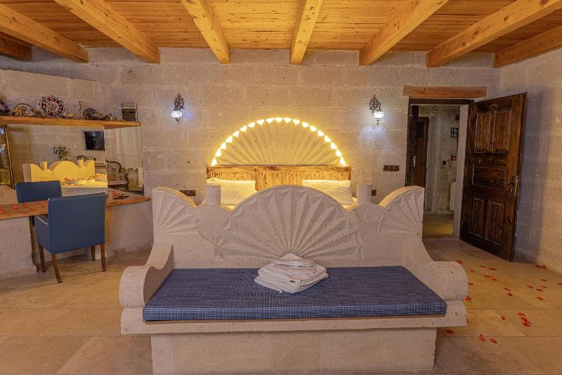 Zeus Cave Suites image