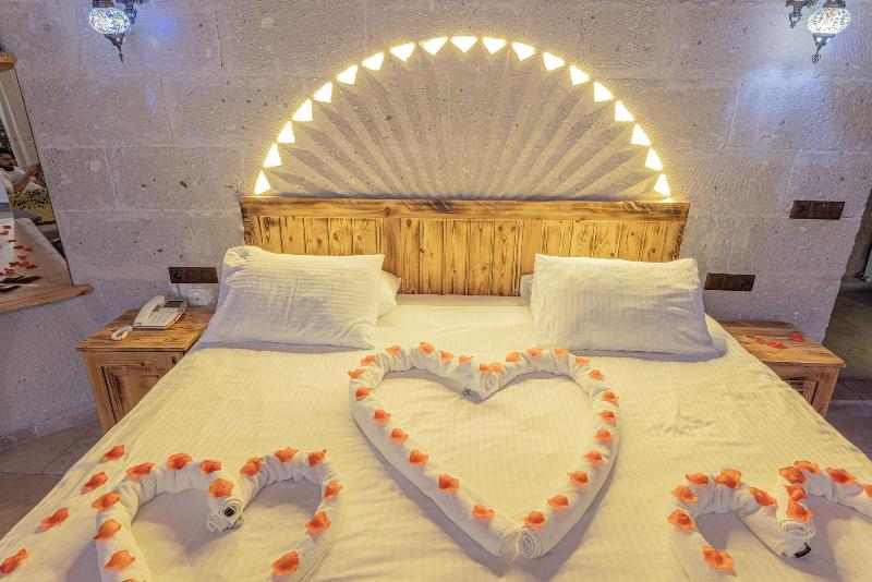 Zeus Cave Suites image