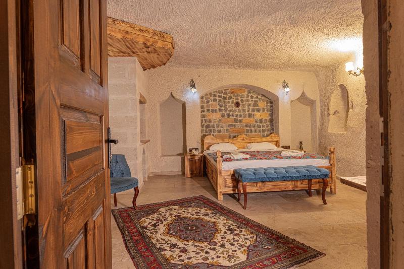 Zeus Cave Suites image