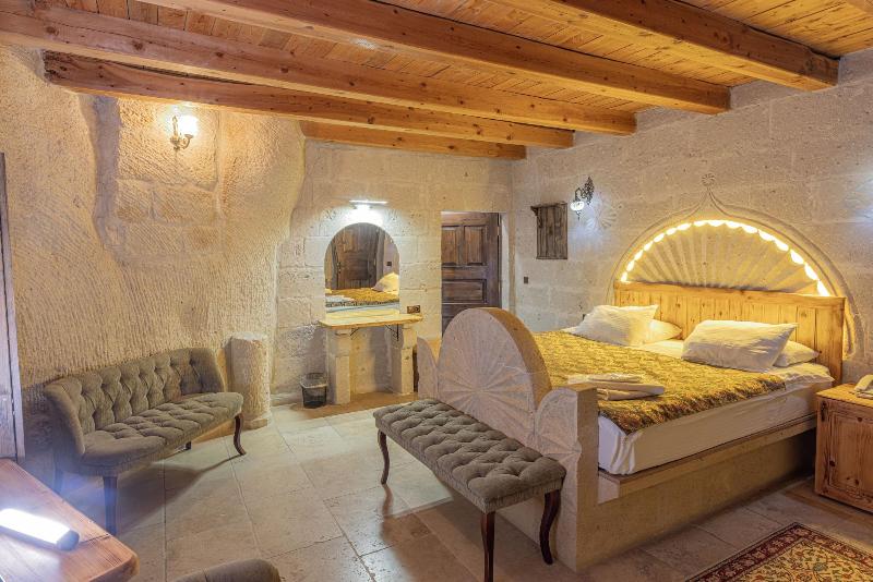 Zeus Cave Suites image