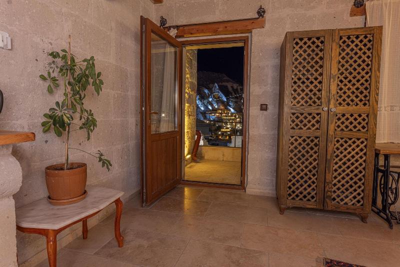 Zeus Cave Suites image