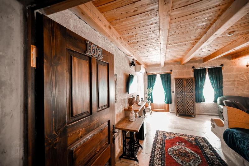 Zeus Cave Suites image