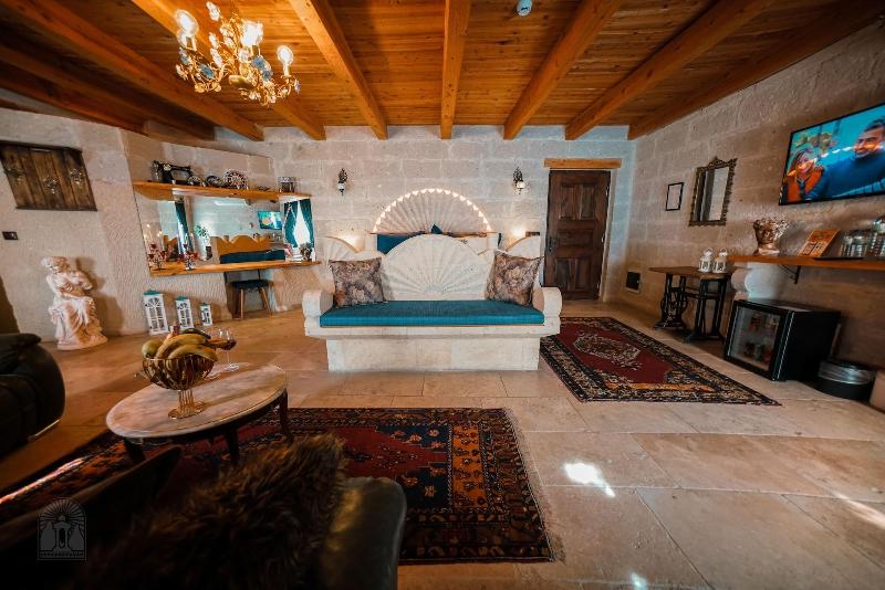 Zeus Cave Suites image