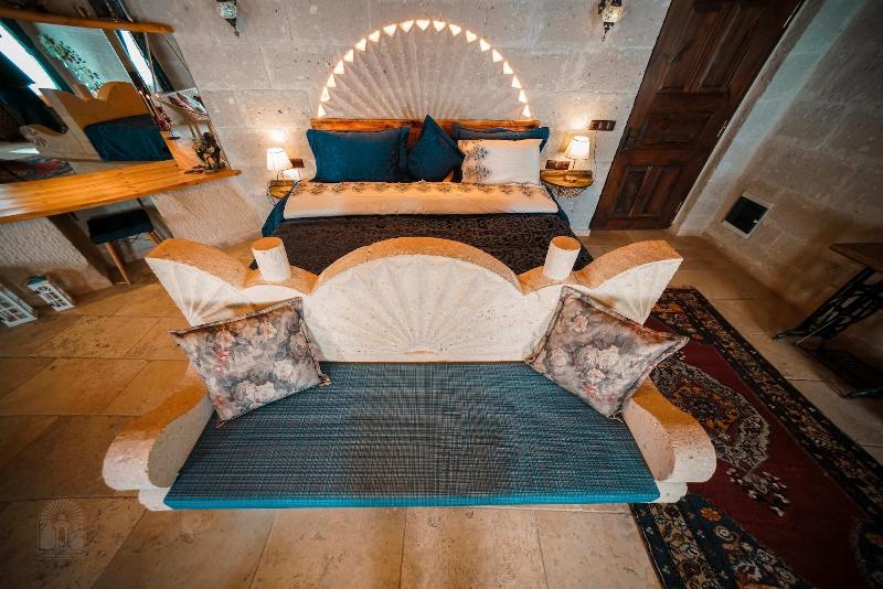 Zeus Cave Suites image