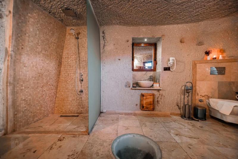 Zeus Cave Suites image