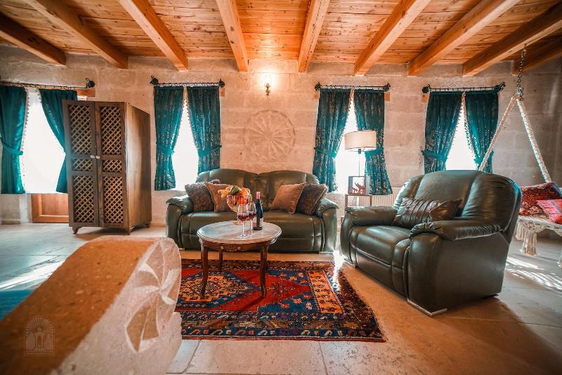Zeus Cave Suites image