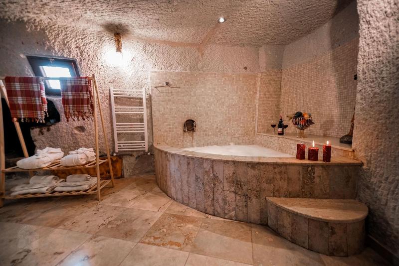 Zeus Cave Suites image