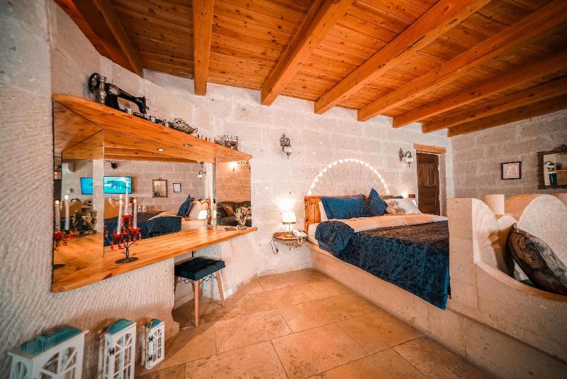 Zeus Cave Suites image