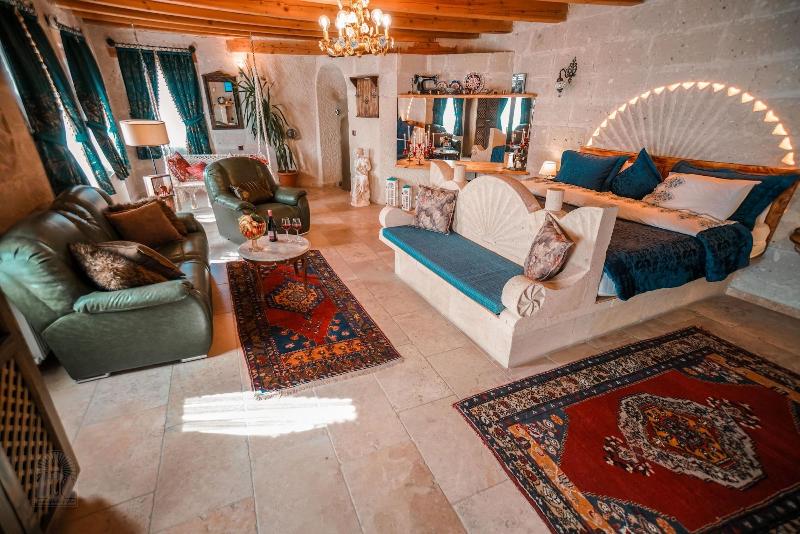 Zeus Cave Suites image
