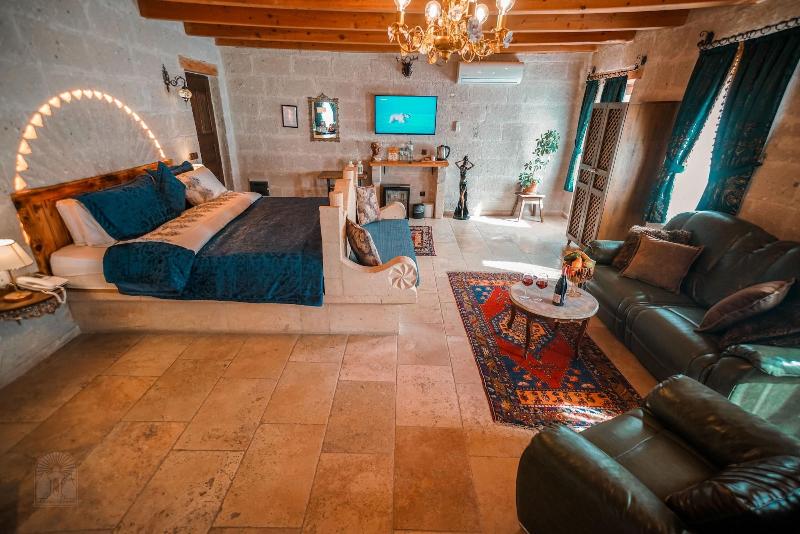 Zeus Cave Suites image
